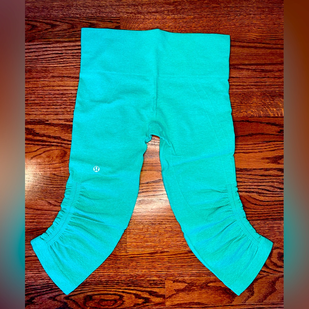 Lululemon leggings flow crop pants size 4